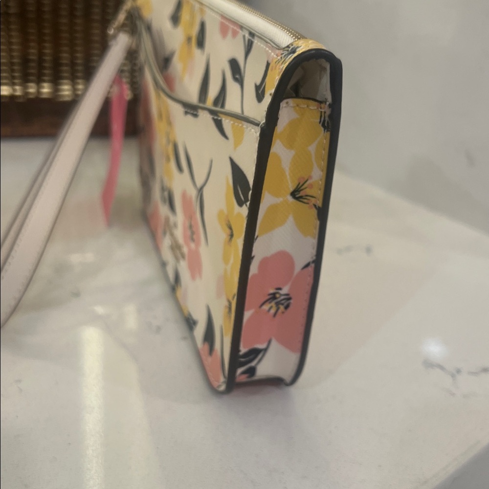 Kate Spade NWT Lily Blooms Printed Trip Wristlet Clutch - Picture 3 of 14
